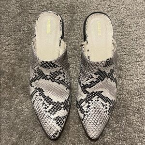 Black and White Snake Pattern Mules